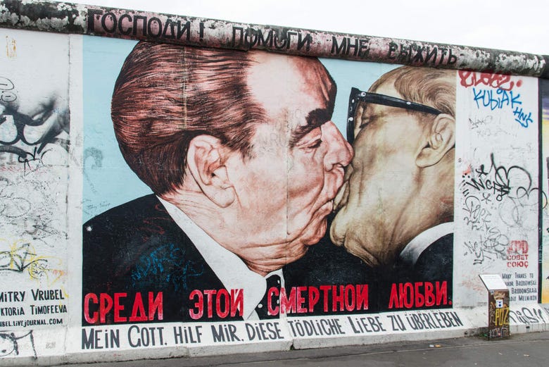 Uma das pinturas mais conhecidas do Muro de Berlim
