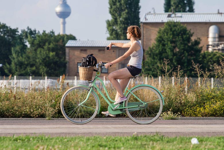 Desfrutando do free tour de bicicleta por Berlim