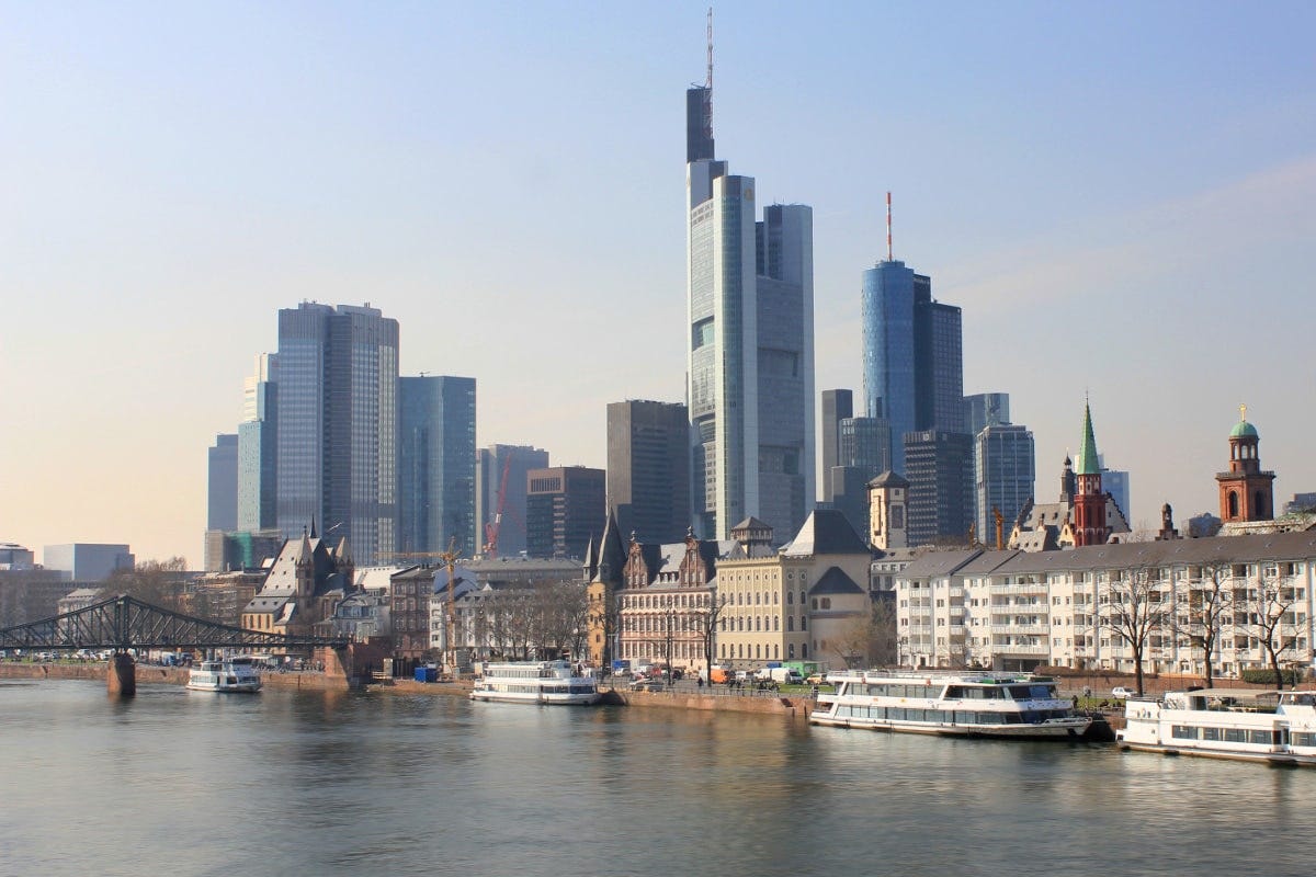 Passeio de barco por Frankfurt  Reserve online em 