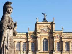 Maximilianeum da vicino