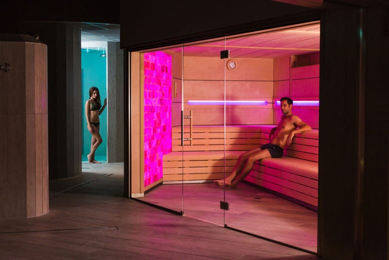 Inúu cuenta con varios espacios de saunas
