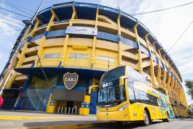 Autobús junto al Club Atlético Boca Juniors
