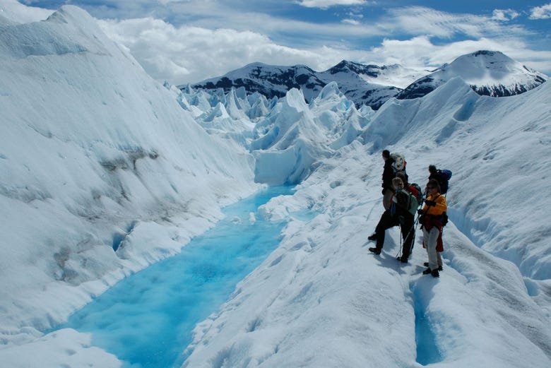 Caminando por el campo de hielo del Perito Moreno