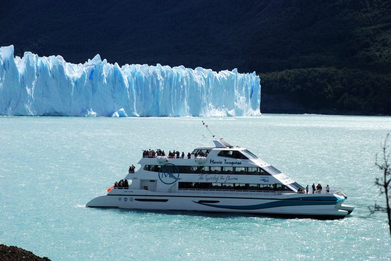Navegando próximo aos glaciares