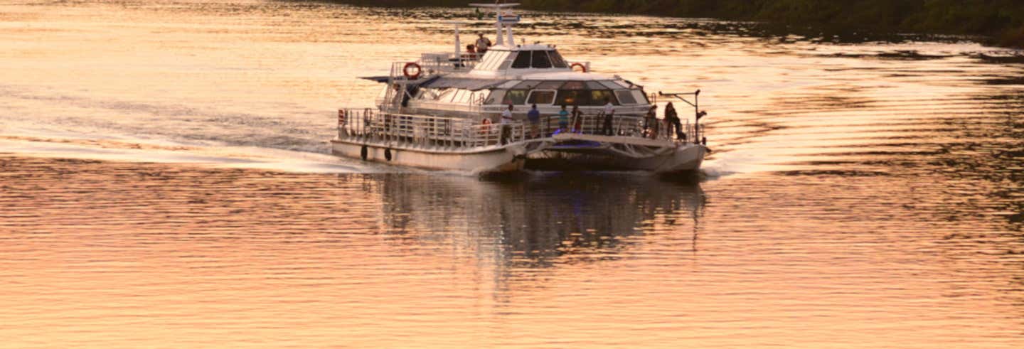Paseo en catamarán al atardecer