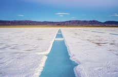 Excursión a las Salinas Grandes + Trekking por Los Colorados