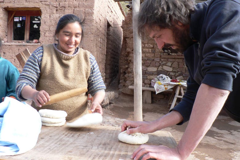 Preparando il pane nella comunità di Hornaditas