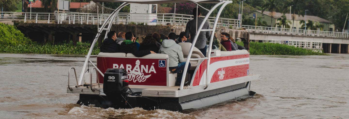 Paseo en barco por el río Paraná