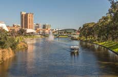 Passeio de barco pelo rio Torrens