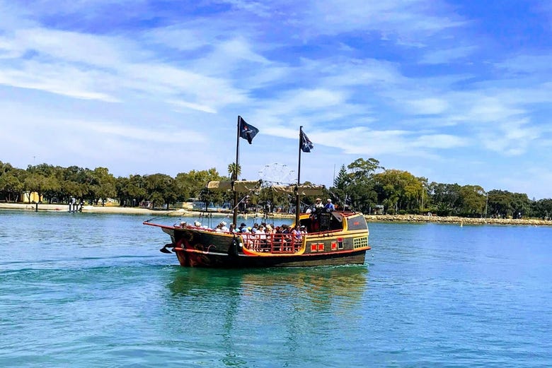 mandurah canal pirate cruise