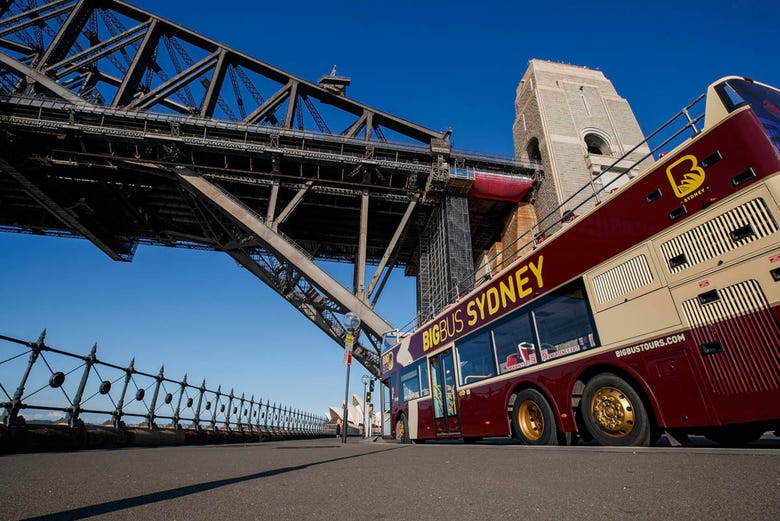 Percorrendo Sydney de ônibus turístico