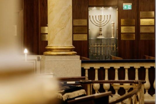 Interior de la sinagoga