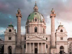 Fachada de la iglesia
