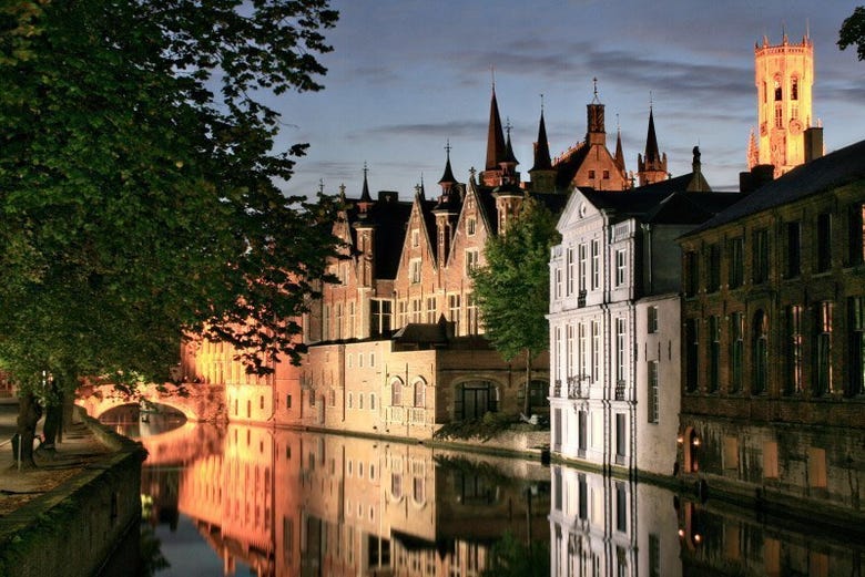 Bruges à la tombée de la nuit