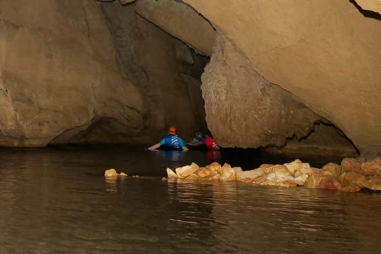 Exploring Belize's caves - Exploring Belize's caves