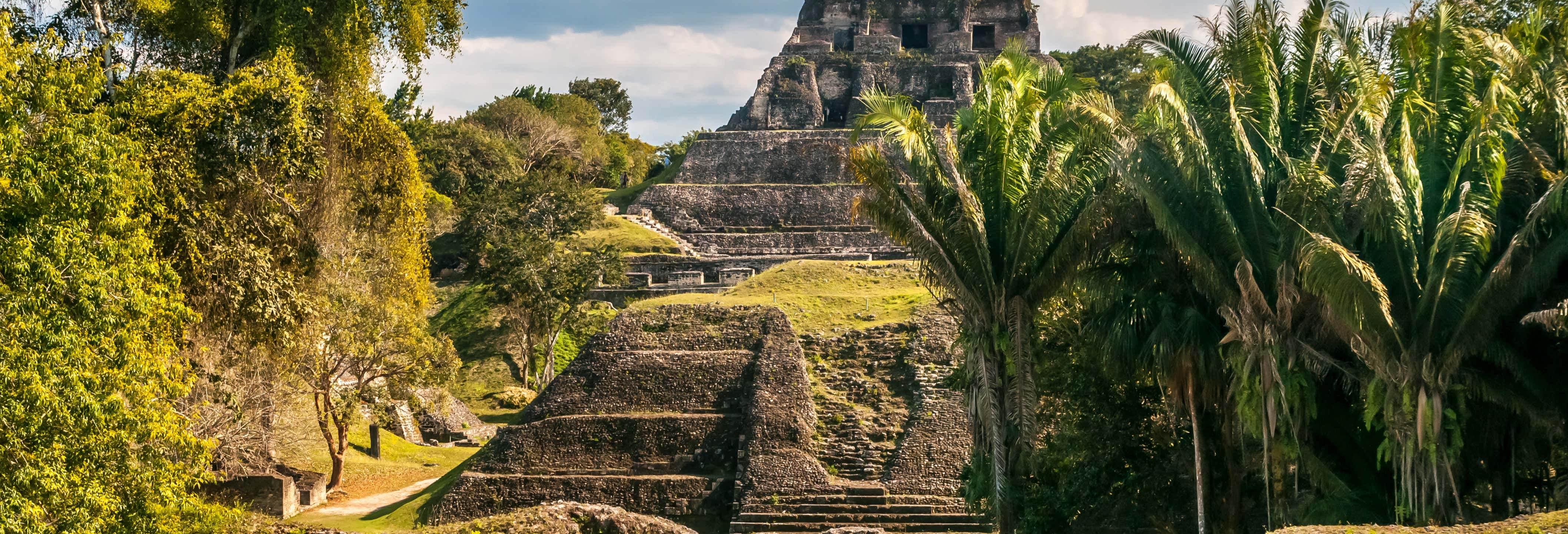 Excursão a Xunantunich