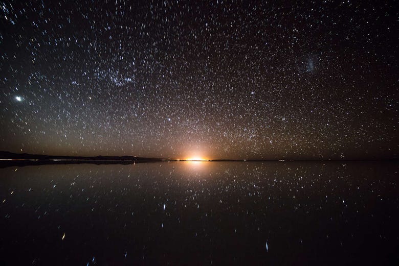 Observación de estrellas en el salar de Uyuni