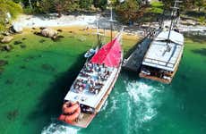 Passeio de barco pelas praias de Angra dos Reis