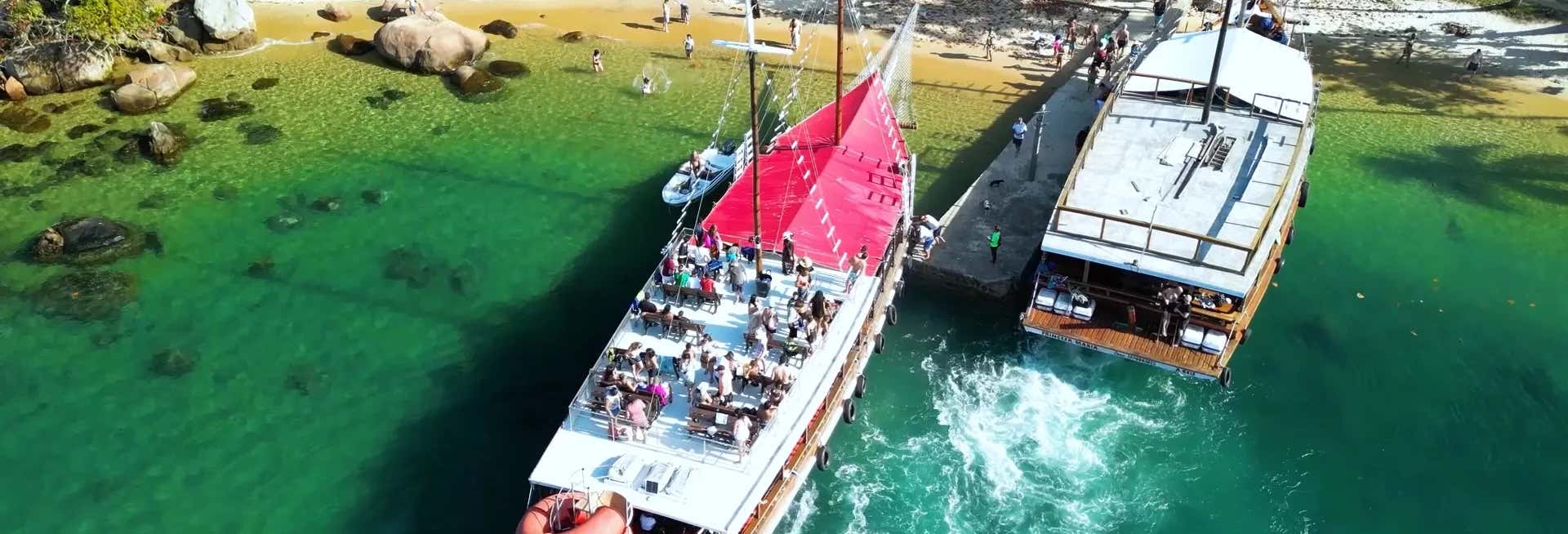 Passeio de barco pelas praias de Angra dos Reis