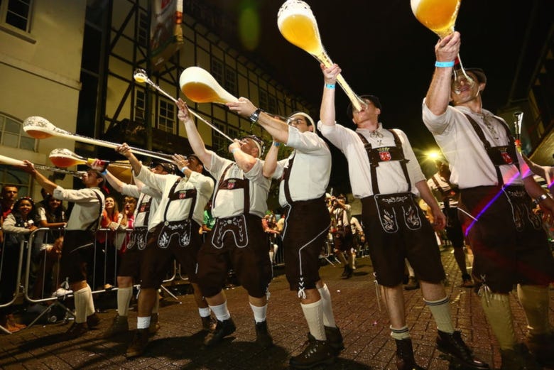 Défilé de l'Oktoberfest à Blumenau