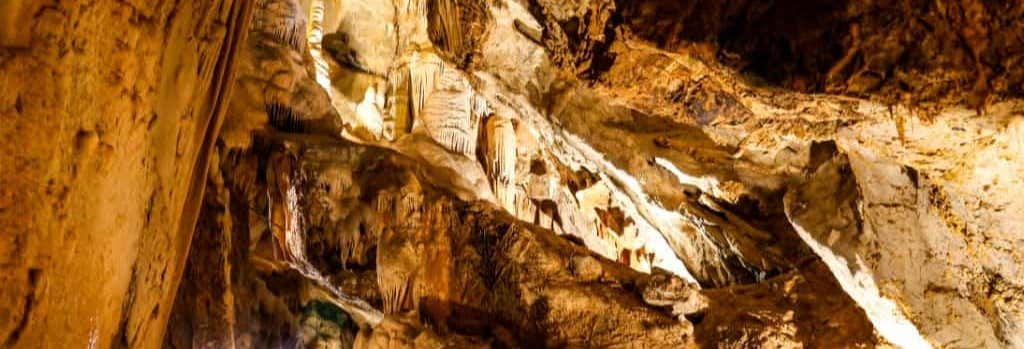 Excursão às Grutas de Botuverá