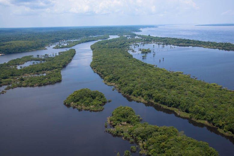 Rio Amazonas passando pelo norte do Brasil