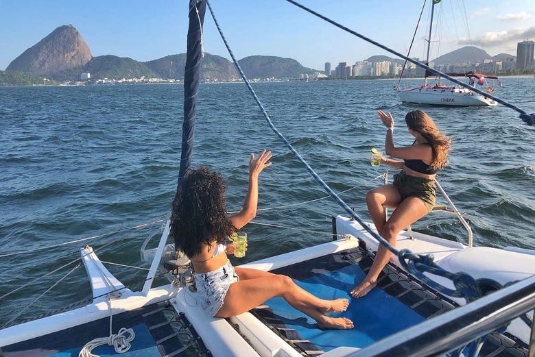 Navegando por Río en un velero
