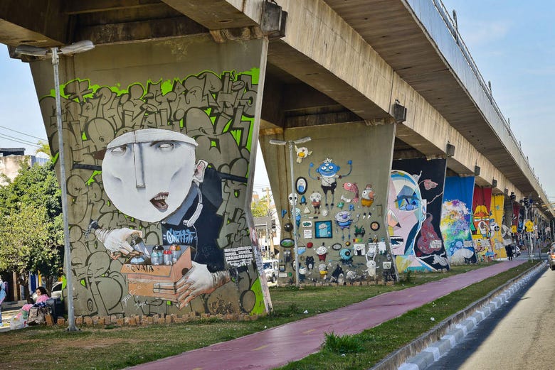 Grafite em viaduto de São Paulo
