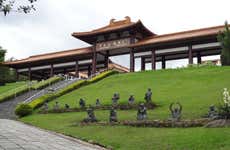 Excursión al templo budista Zu Lai + Embu das Artes