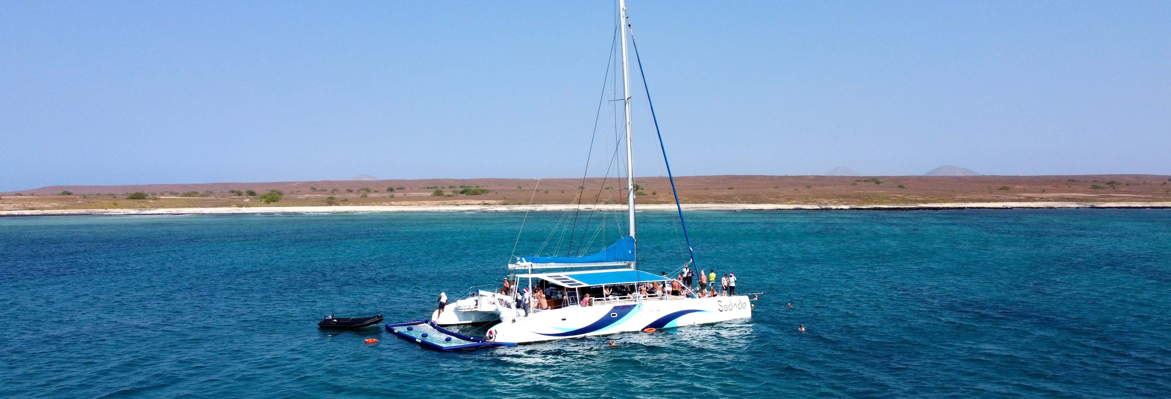 Paseo en catamarán por la isla de Sal