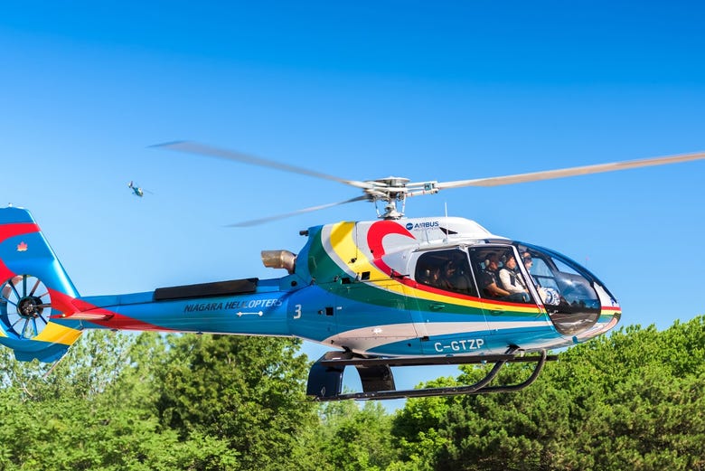Helicóptero en las Cataratas del Niágara