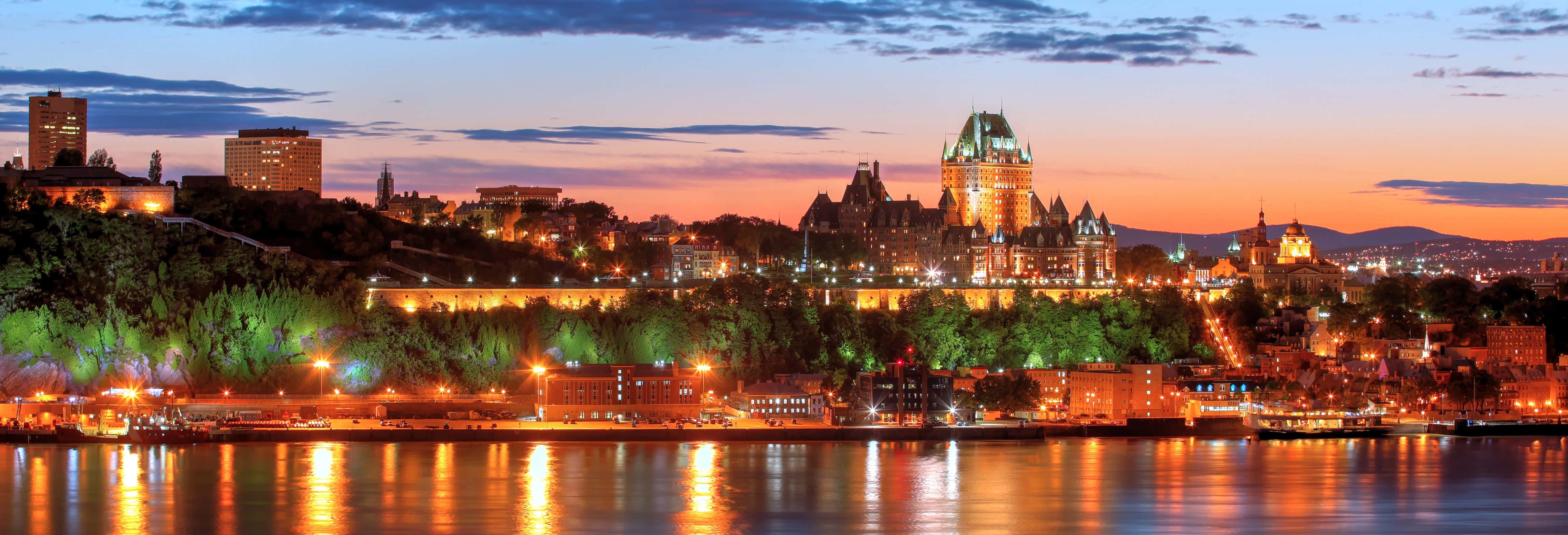Passeio de barco ao entardecer por Quebec