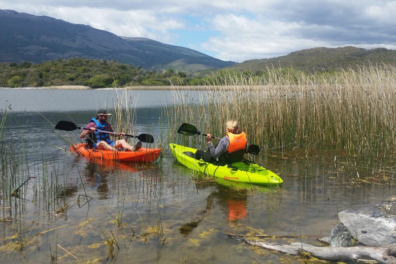 Tour en kayak por la laguna Silvia desde Mallín Grande