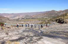 Trilha pelas termas de Jurasi
