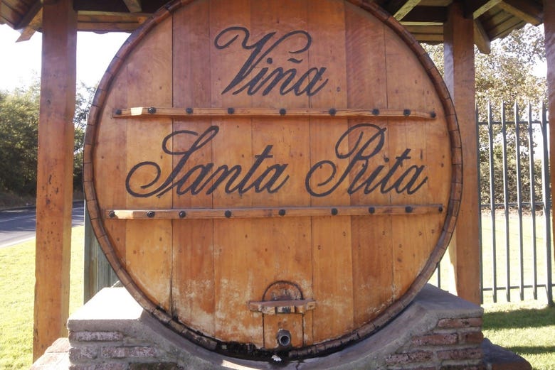 Entrada a la viña Santa Rita