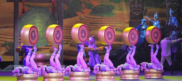 Espectáculo acrobático en el Teatro Chaoyang