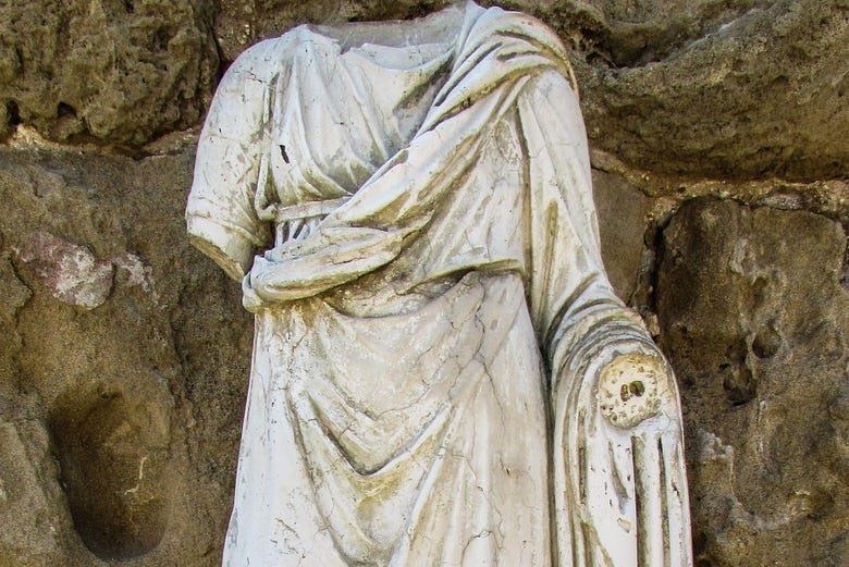 Contemplando le statue di Salamina 