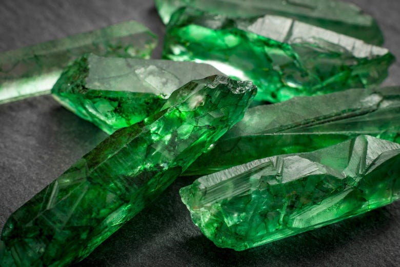Discovering the properties of Colombian emeralds
