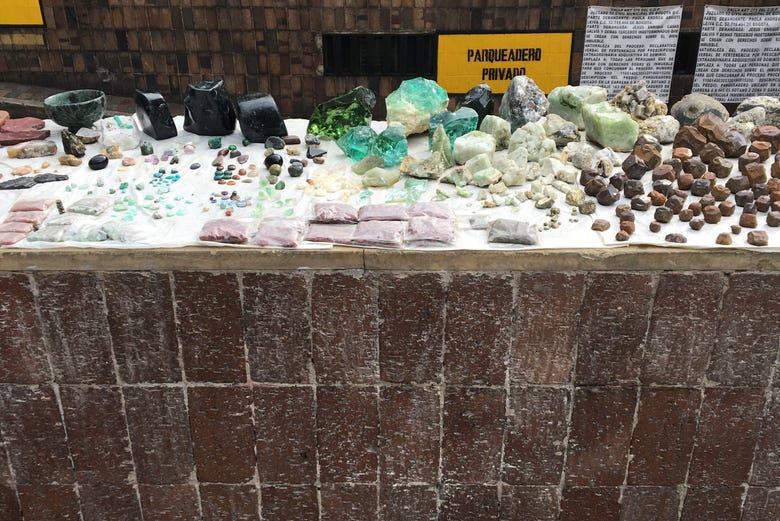 Minerals in the Plaza del Rosario square