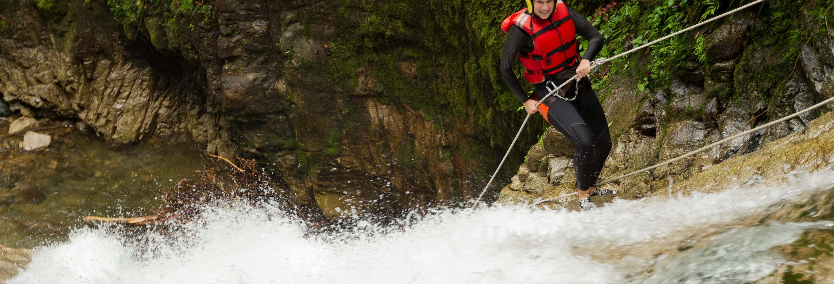 Trekking y rápel en el río Guatapé