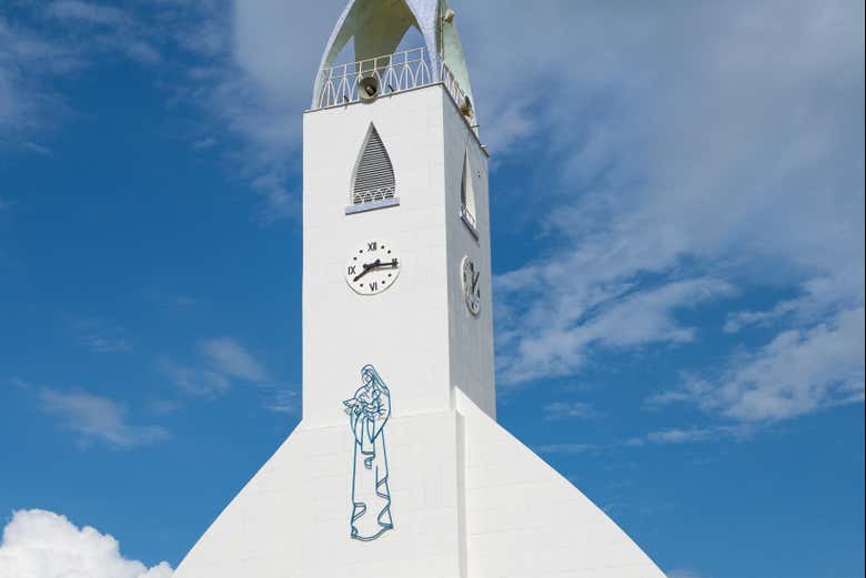La iglesia ubicada en las afueras del parque Santander - La iglesia ubicada en las afueras del parque Santander