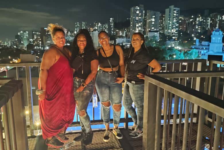 Foto de grupo en una terraza - Foto de grupo en una terraza