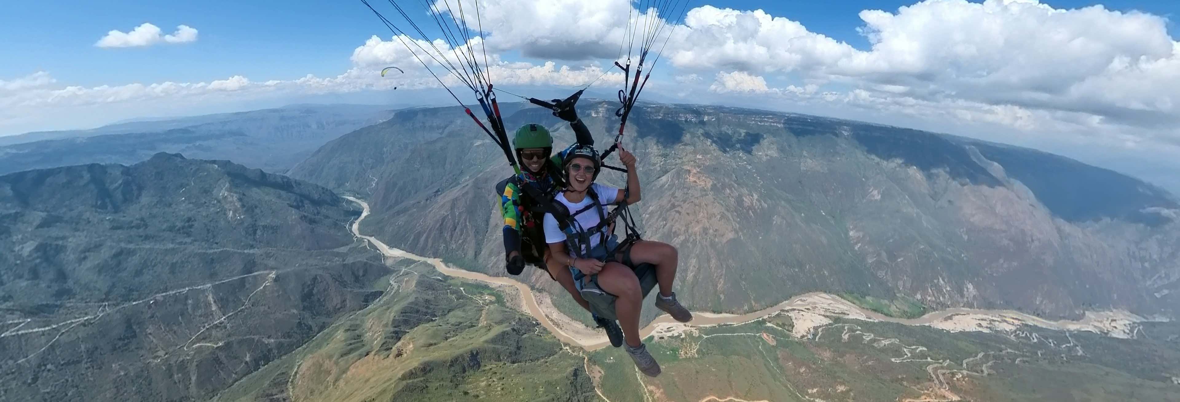Vuelo en parapente por el Cañón del Chicamocha desde San Gil