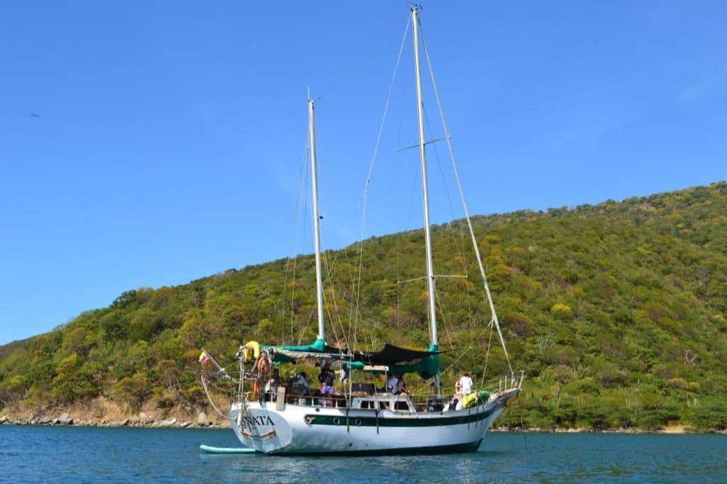 Paseo en velero por Bahía Concha desde Santa Marta