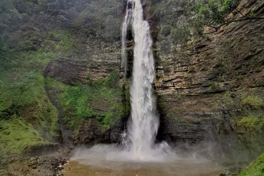 Excursión a la cascada La Encantada + Tubing en el cañón del río Cafre desde Villavicencio
