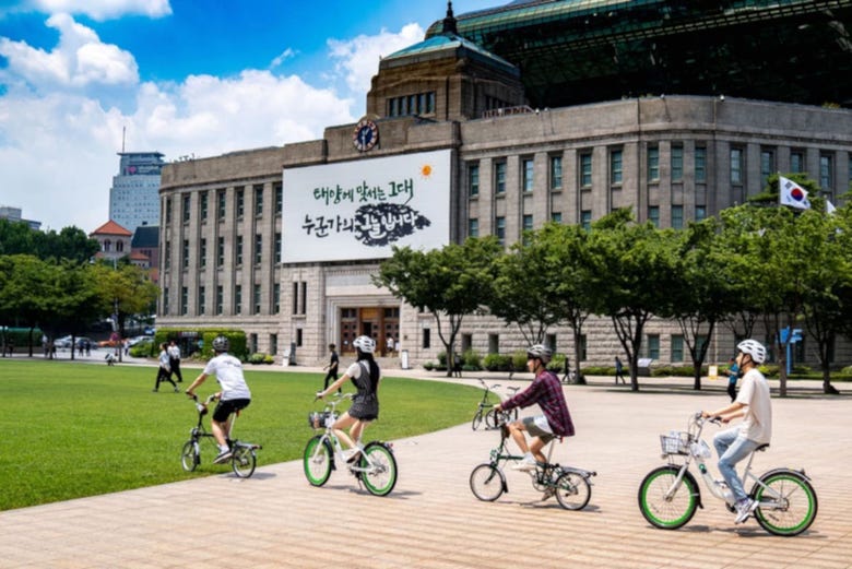 Disfrutando del tour en bicicleta por Seúl