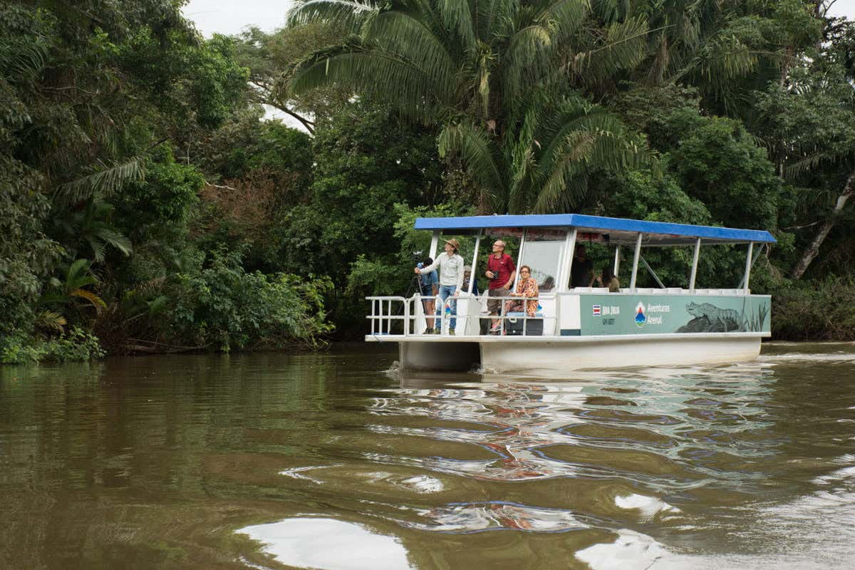 Paseo en barco por Caño Negro desde Arenal