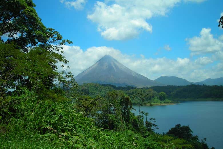 Arenal Lagoon Paddle Surfing & Hot Springs Visit - Civitatis.com