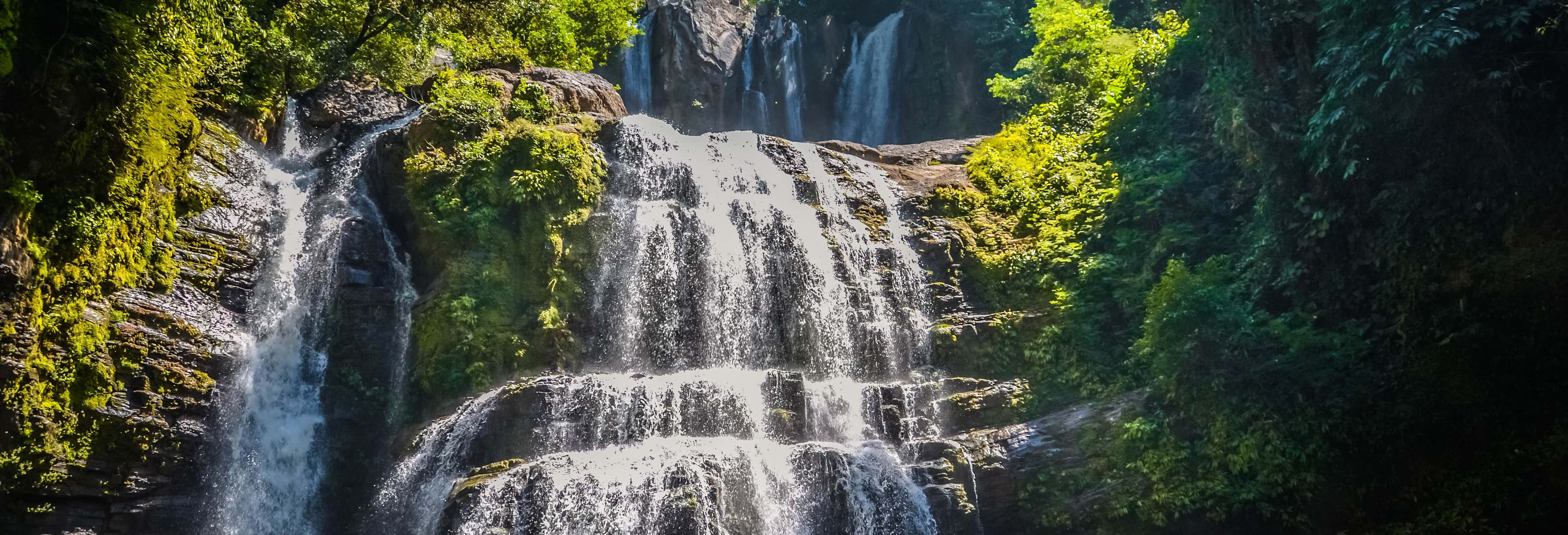 Excursión a la catarata Nauyaca desde Manuel Antonio