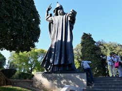 Estatua del obispo Gregorio Nin